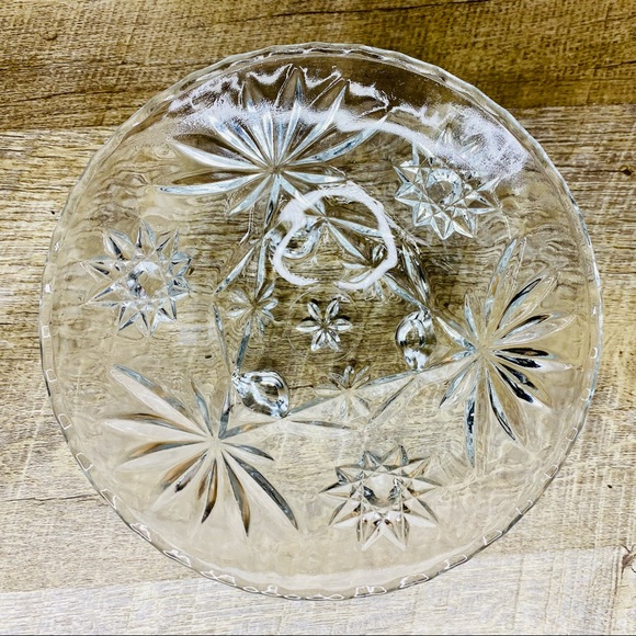 Set of 2 matching 6.5” Anchor Hocking Starburst Glass Candy Dishes Pressed Cut - Picture 7 of 11